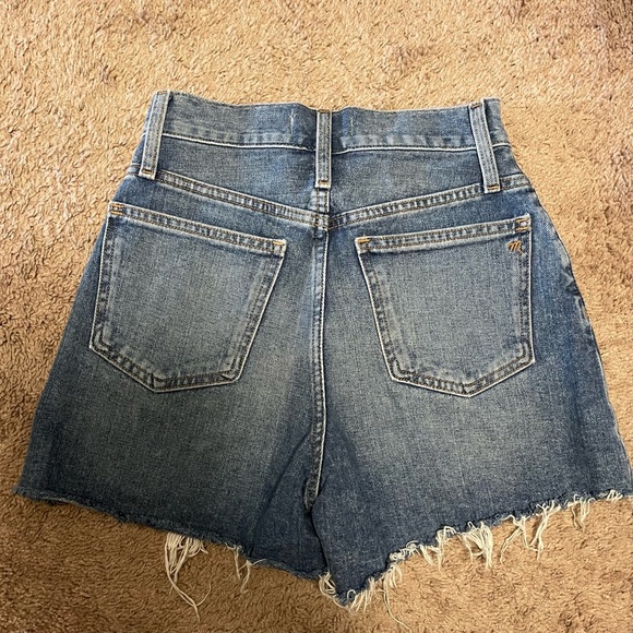 Madewell Denim Mom Jean Short - Picture 2 of 5